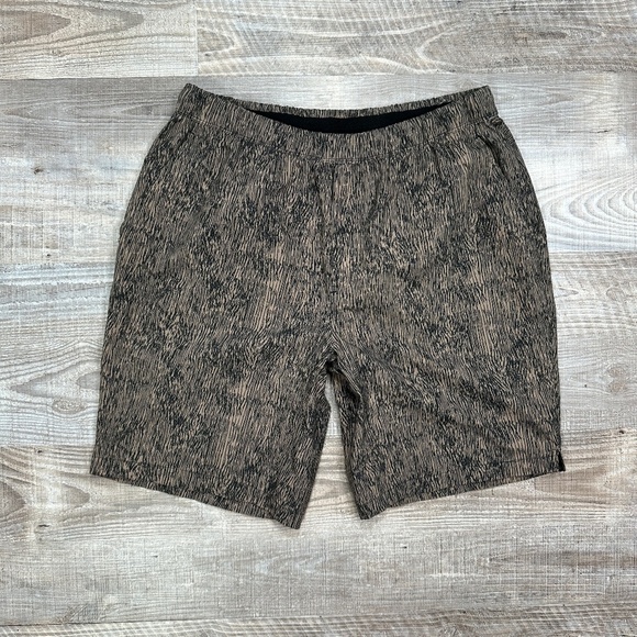 Backcountry Shorts Mens L Black Olive Striped Pockets Logo Drawstring Beach - Picture 1 of 11